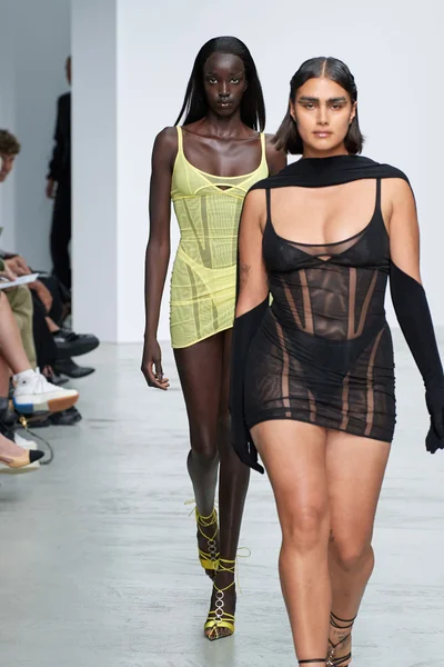 Look 27